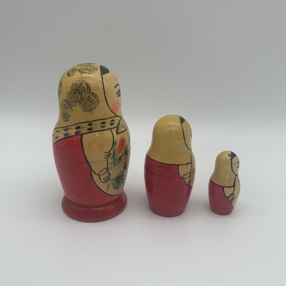 Vintage Russian Nesting Dolls Made in USSR Set of 3 Matryoshka Toy Figurines - Picture 2 of 12